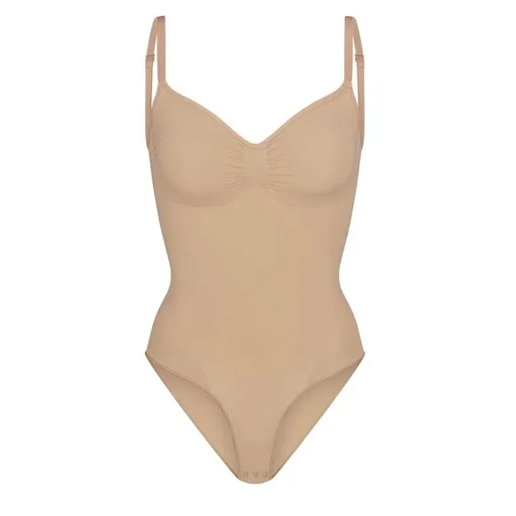 👸🏻 NWOT! SKIMS Seamless Sculpt Brief Bodysuit