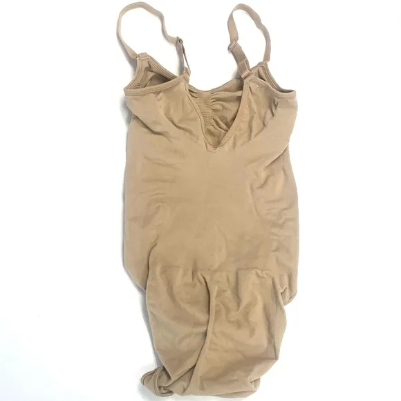 (A9) NEW SKIMS Shapewear seamless sculpt brief Bodysuit, Size M, NWOT