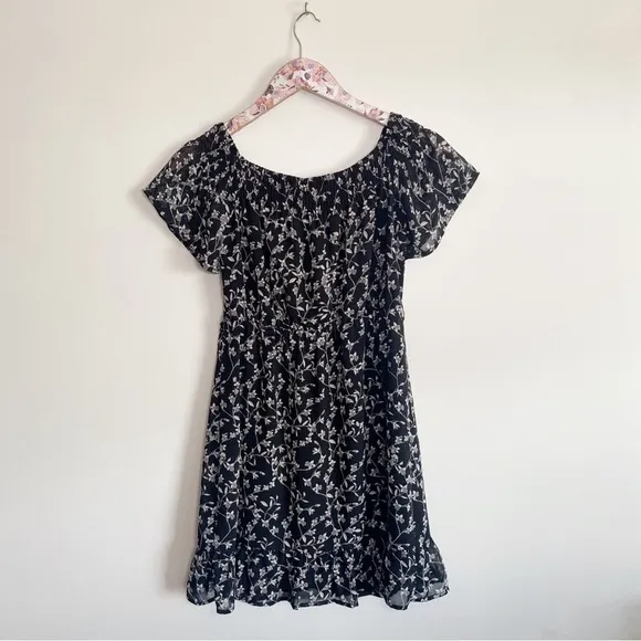BARDOT Daria Off the Shoulder Minidress Small S Black Floral Ruffle Size 6