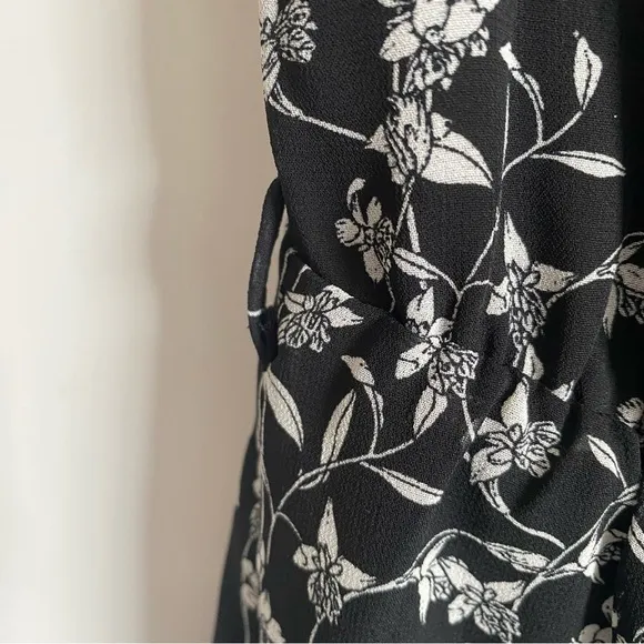 BARDOT Daria Off the Shoulder Minidress Small S Black Floral Ruffle Size 6