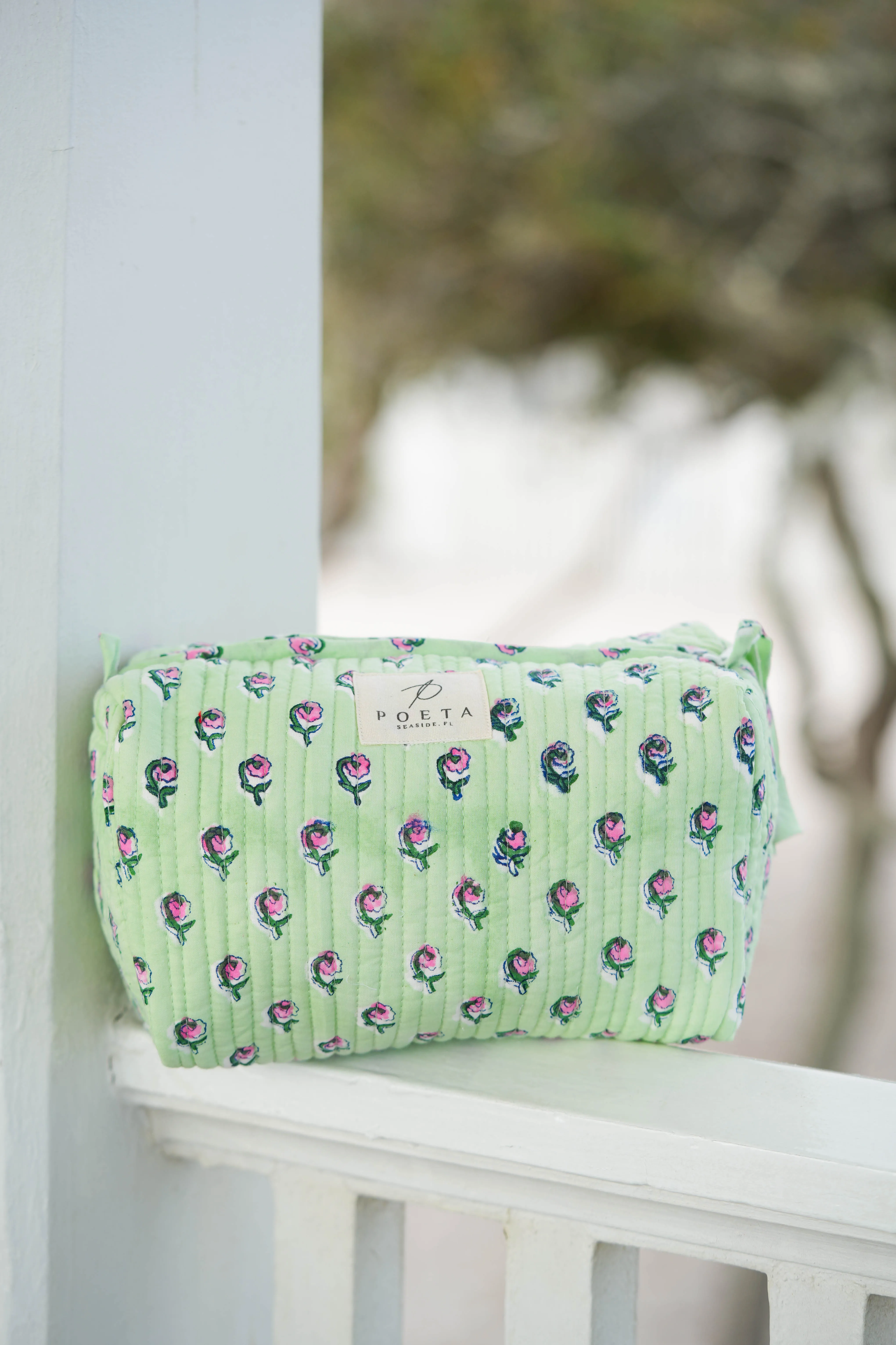 Green Daisy Cosmetic Bag