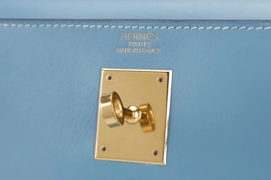HERMES KELLY 32 BLUE JEAN BOX LEATHER GOLD HARDWARE STAMP A (YEAR 1997) WITH STRAPS, KEYS AND LOCK