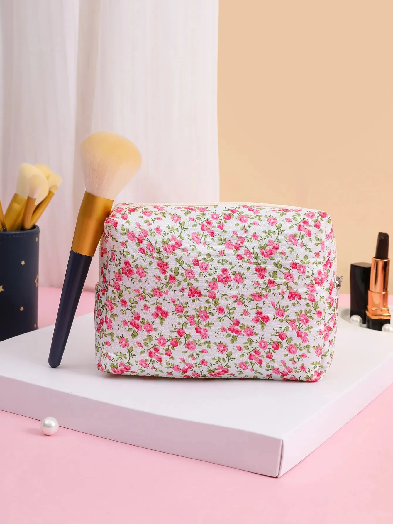 Kawaii Floral Makeup Organizer 🌸✨ Cute Travel Case for Cosmetics & Brushes 👜💖