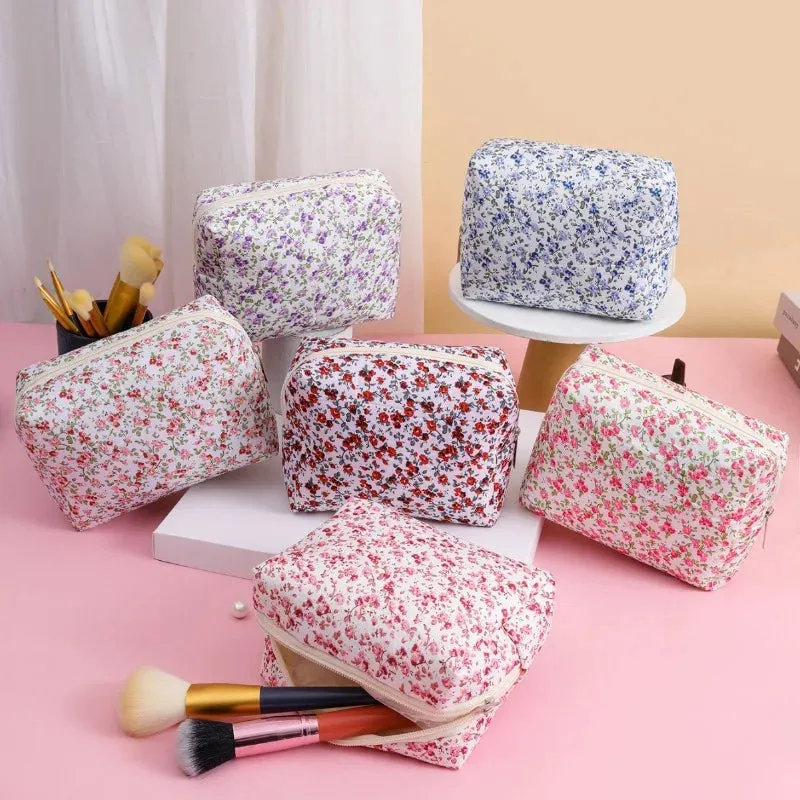 Kawaii Floral Makeup Organizer 🌸✨ Cute Travel Case for Cosmetics & Brushes 👜💖