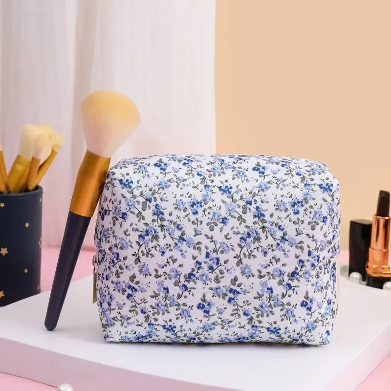 Kawaii Floral Makeup Organizer 🌸✨ Cute Travel Case for Cosmetics & Brushes 👜💖