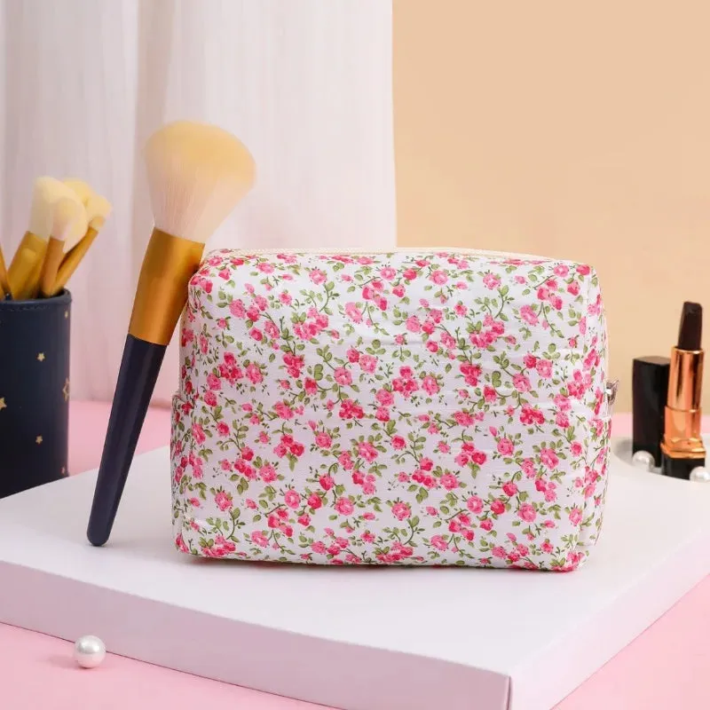 Kawaii Floral Makeup Organizer 🌸✨ Cute Travel Case for Cosmetics & Brushes 👜💖