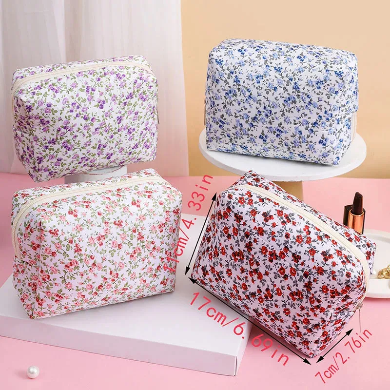 Kawaii Floral Makeup Organizer 🌸✨ Cute Travel Case for Cosmetics & Brushes 👜💖