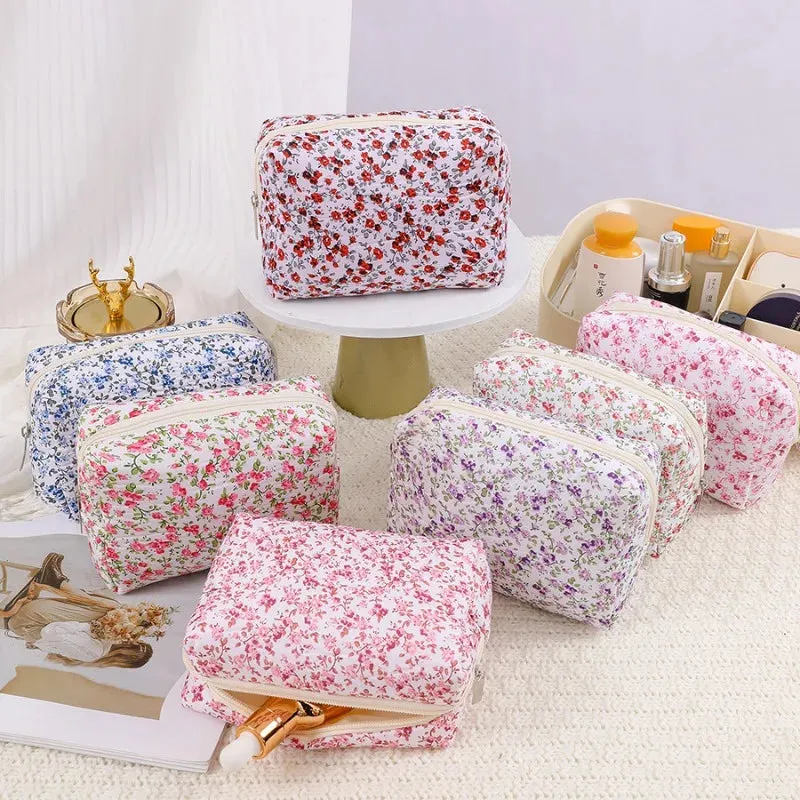 Kawaii Floral Makeup Organizer 🌸✨ Cute Travel Case for Cosmetics & Brushes 👜💖
