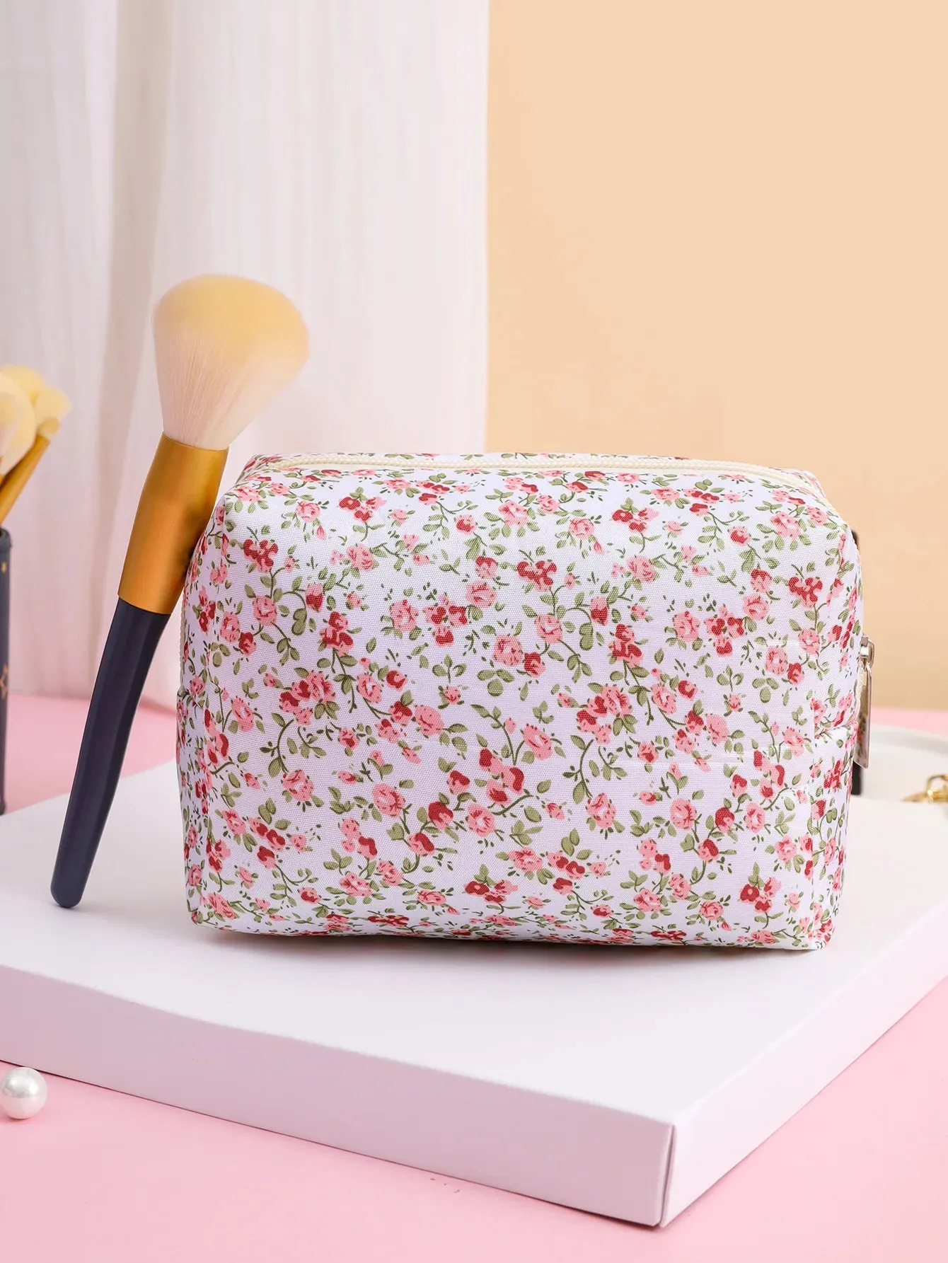 Kawaii Floral Makeup Organizer 🌸✨ Cute Travel Case for Cosmetics & Brushes 👜💖
