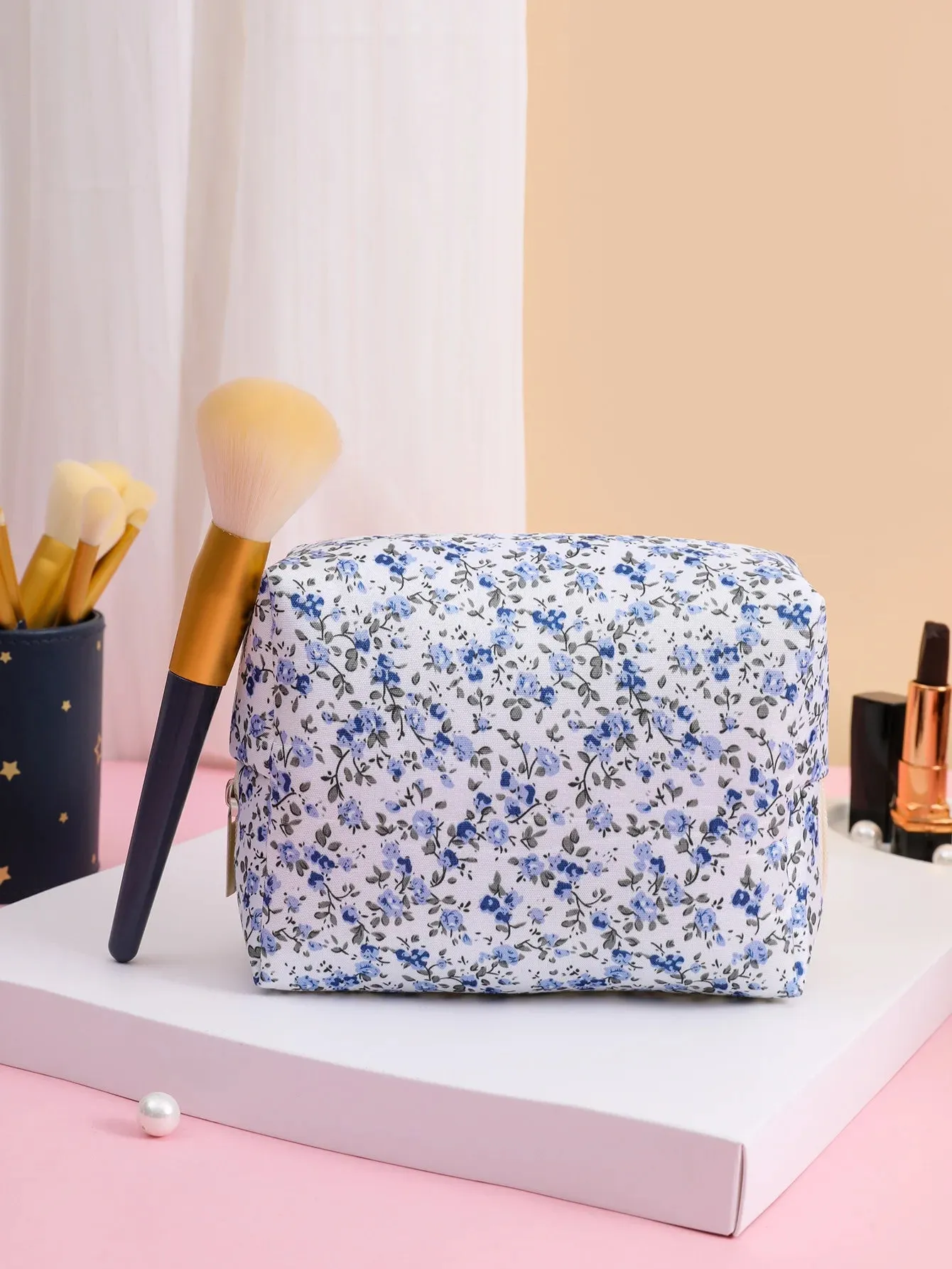 Kawaii Floral Makeup Organizer 🌸✨ Cute Travel Case for Cosmetics & Brushes 👜💖