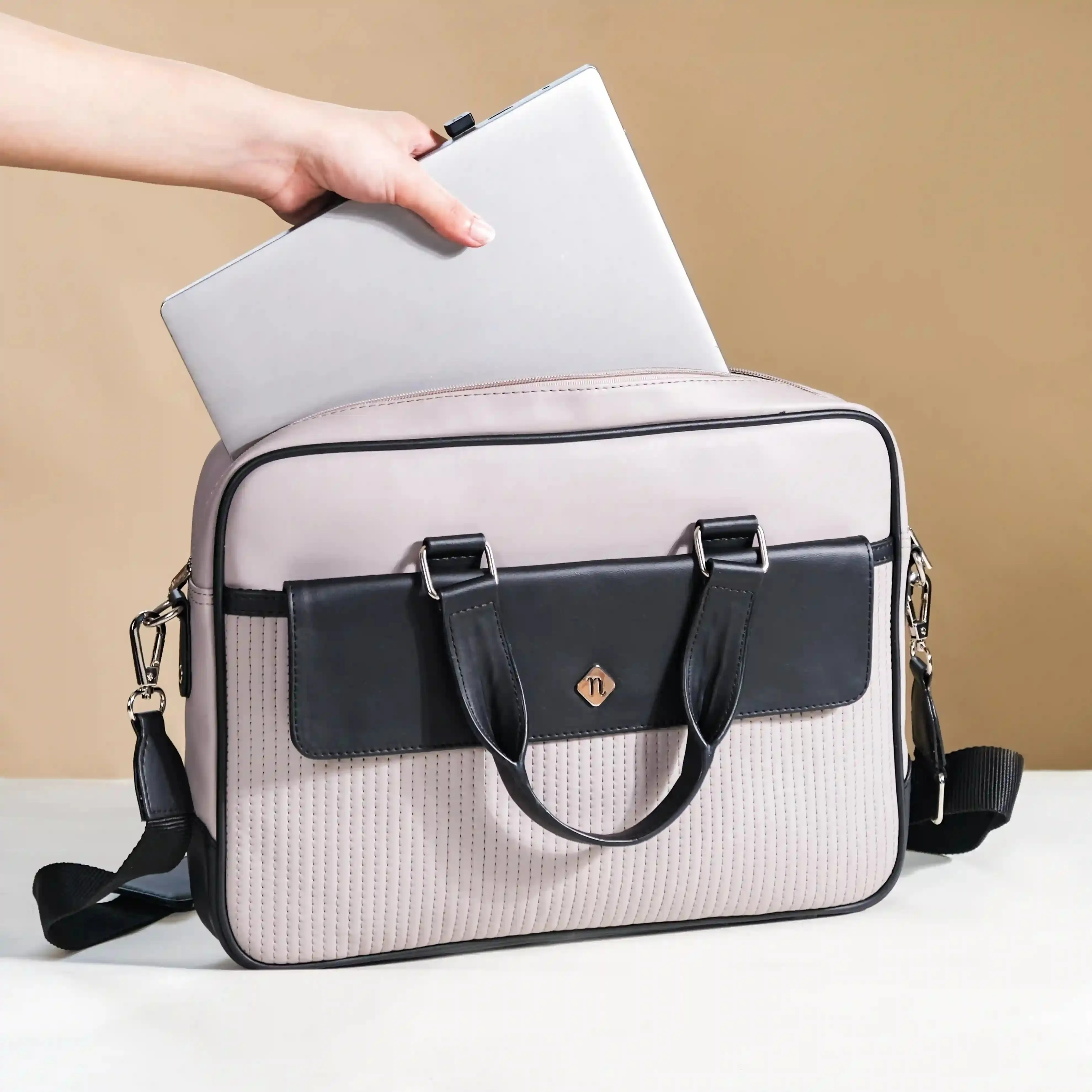 La Fusion Laptop Bag for Men and Women 14" x 10"