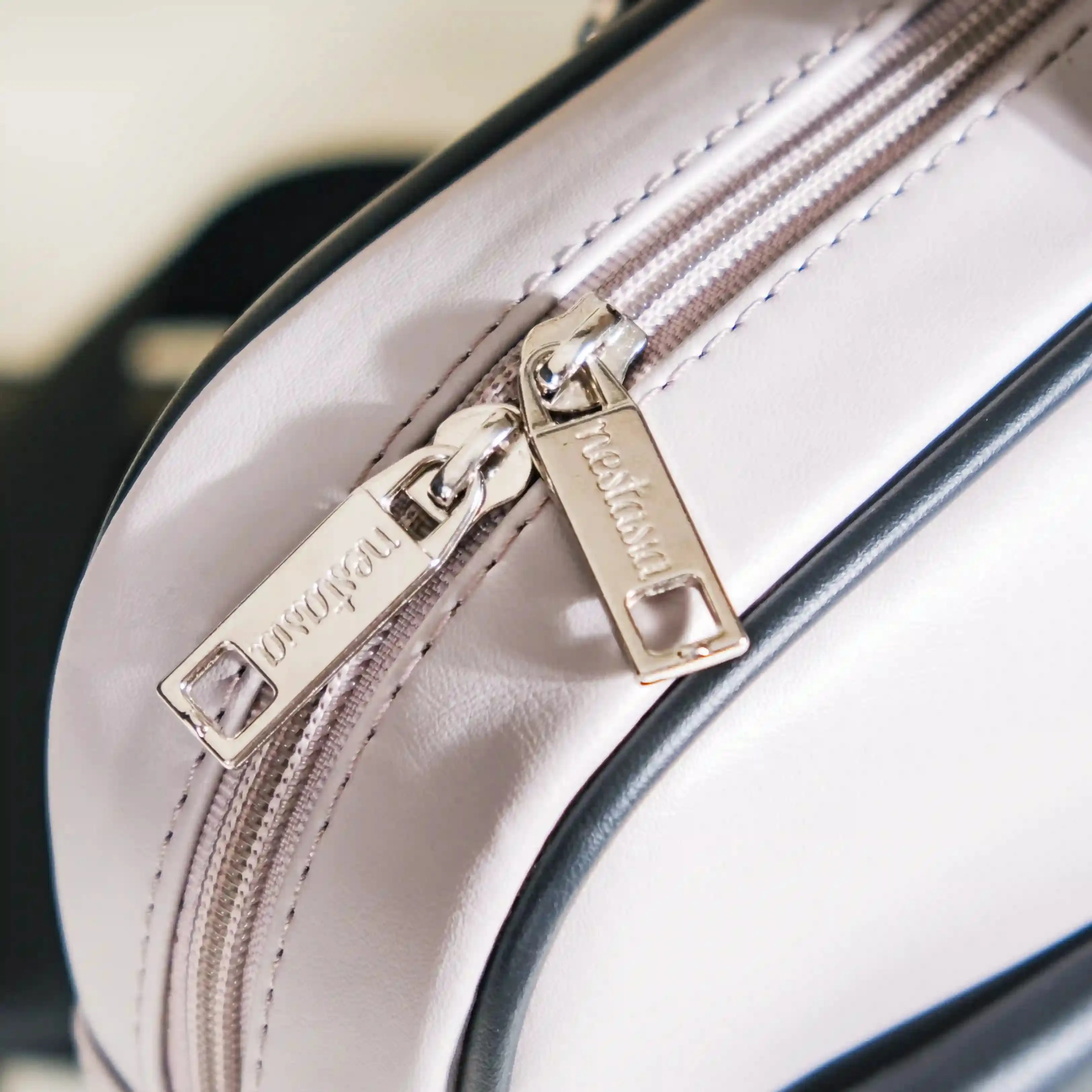 La Fusion Laptop Bag for Men and Women 14" x 10"