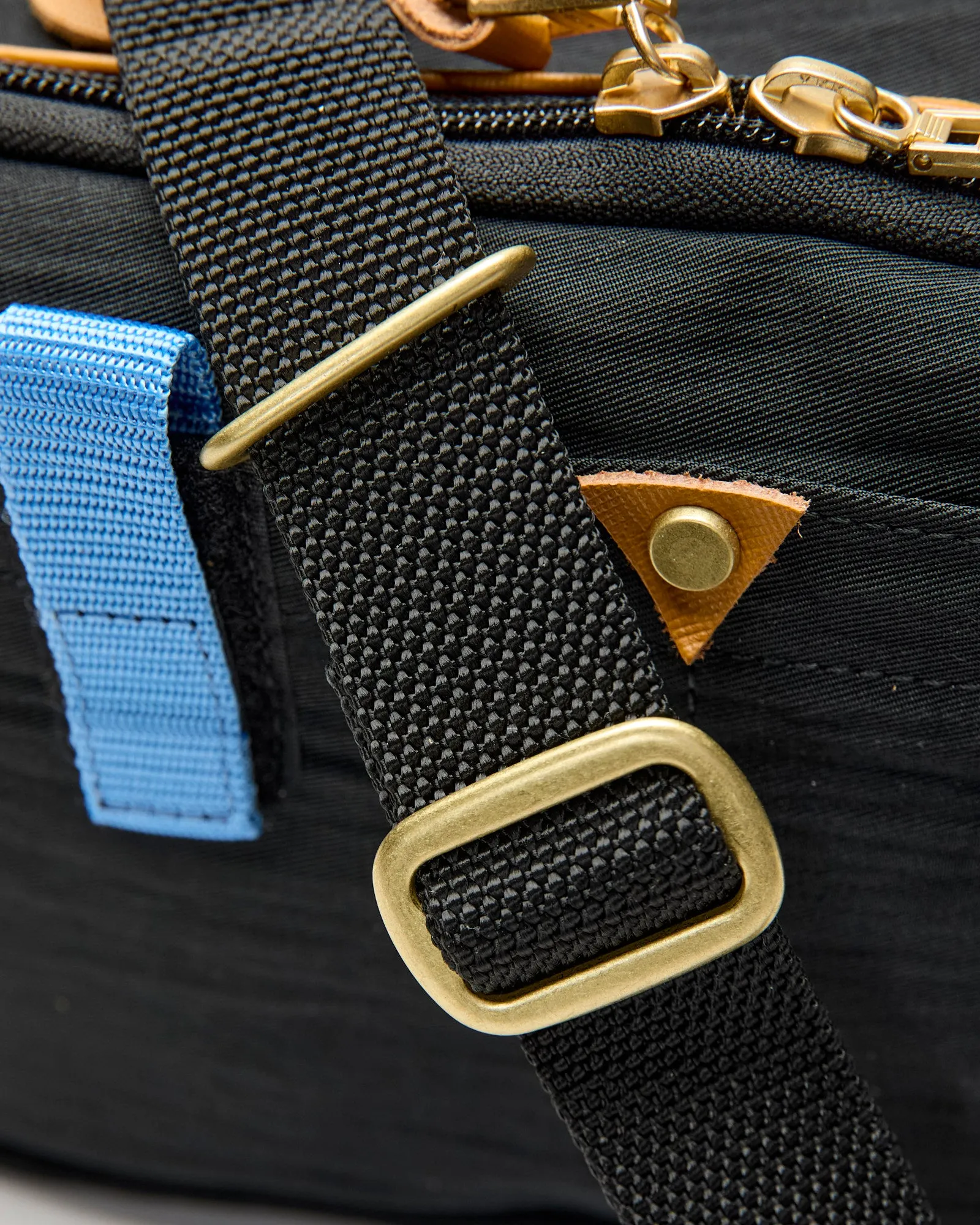 Link Shoulder Bag v2 in Black