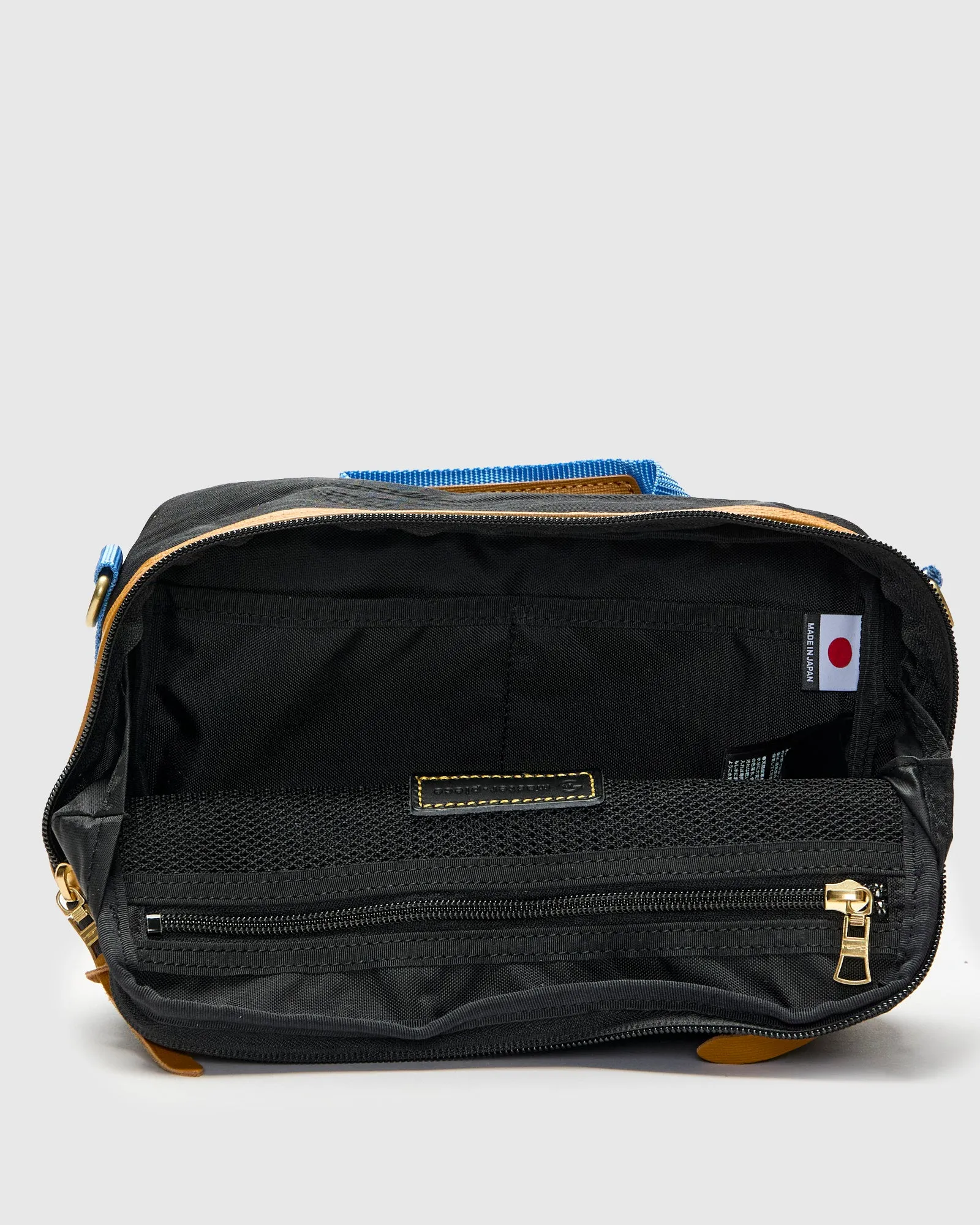 Link Shoulder Bag v2 in Black