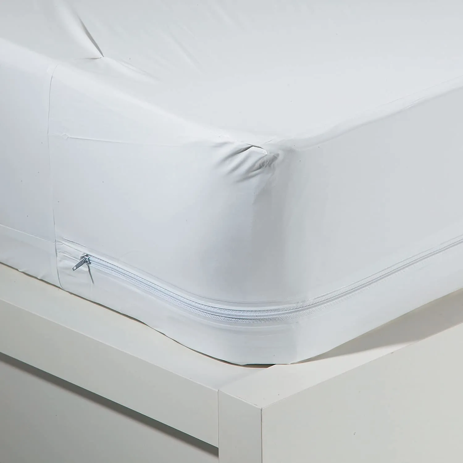 New in package! Mainstays Waterproof Zippered Vinyl Mattress Protector, TWIN!