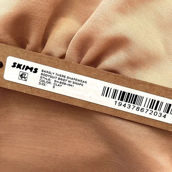 NWT SKIMS Barely There Shape-wear Bodysuit Brief w/ snaps in Clay