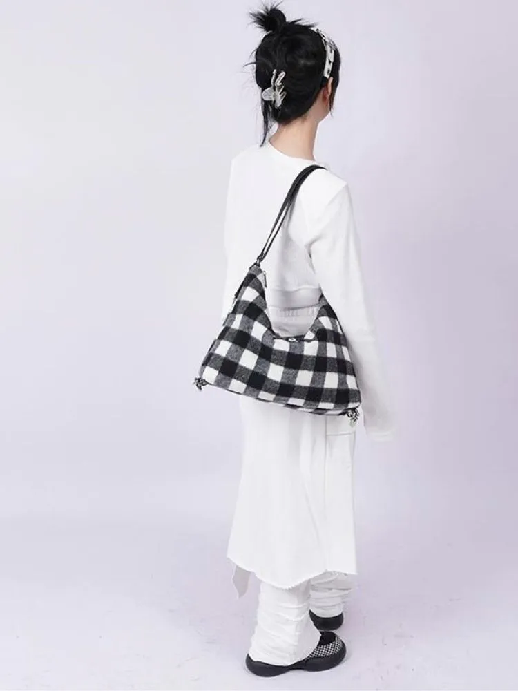 practical large-capacity school bag