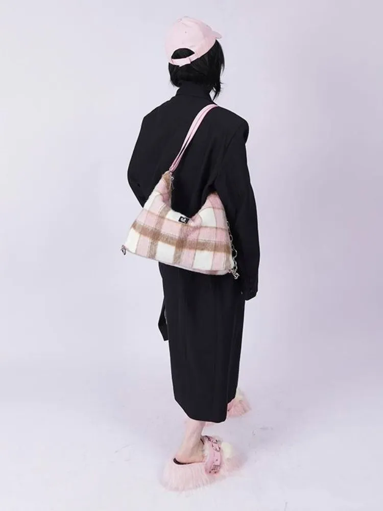 practical large-capacity school bag
