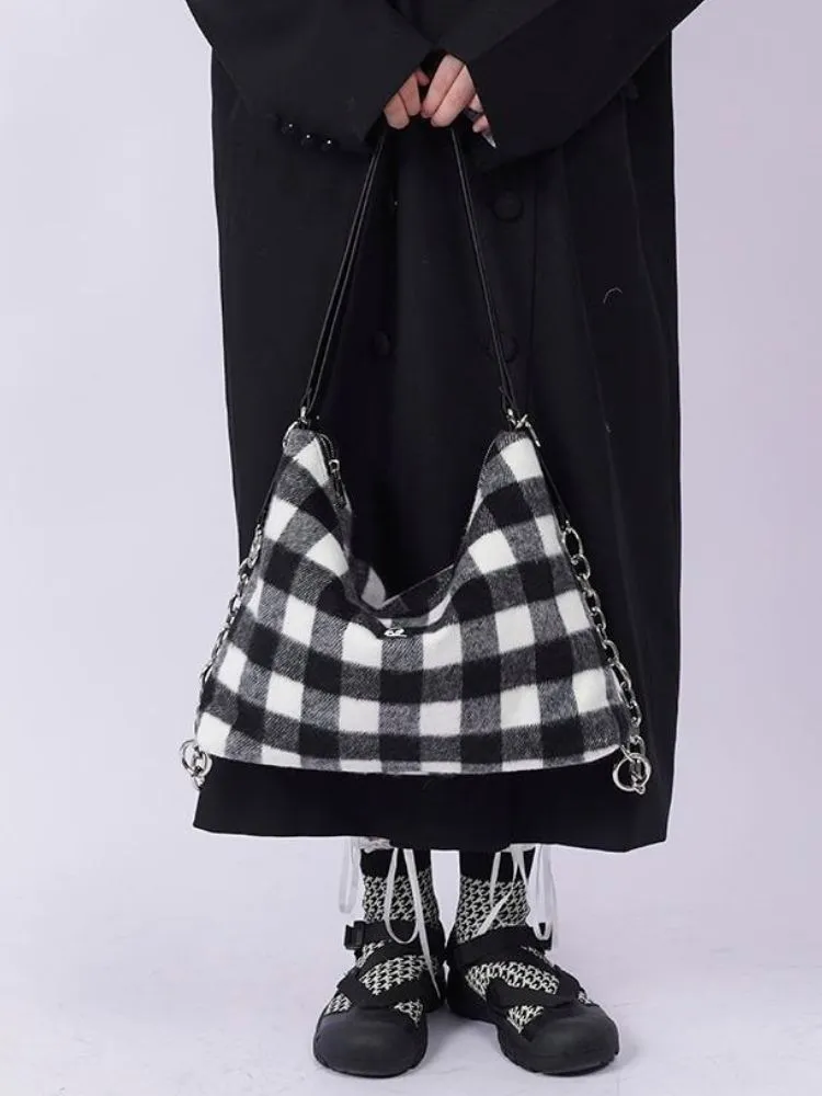 practical large-capacity school bag