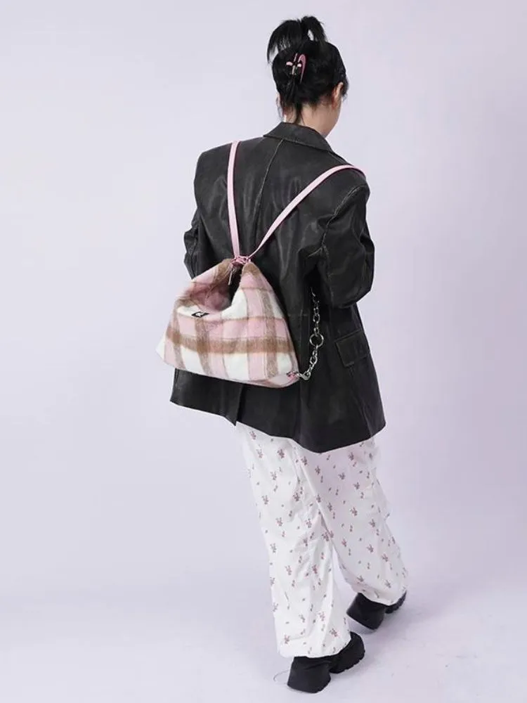 practical large-capacity school bag