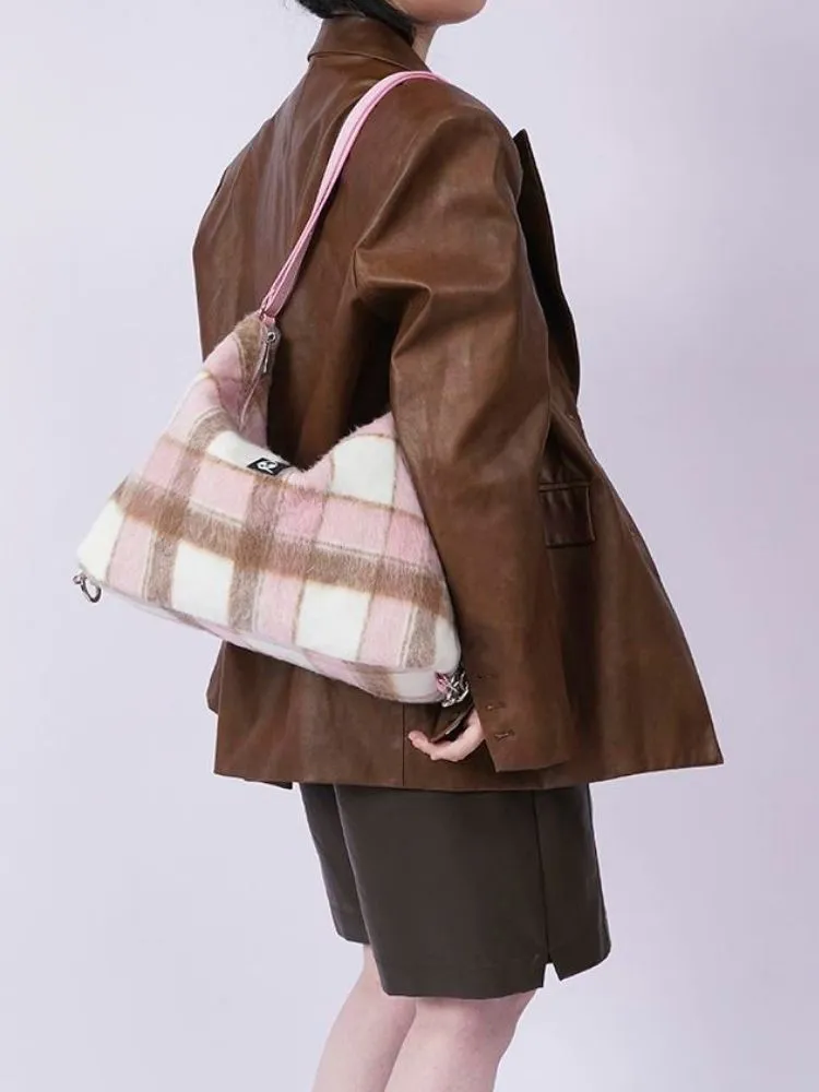 practical large-capacity school bag