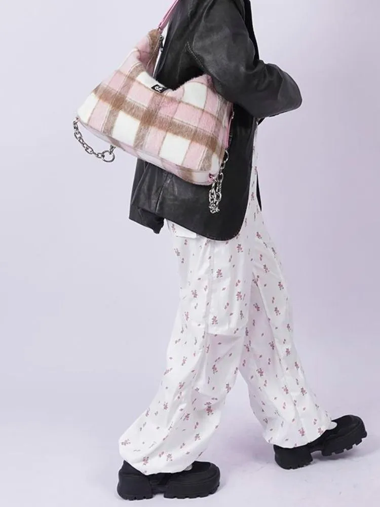 practical large-capacity school bag