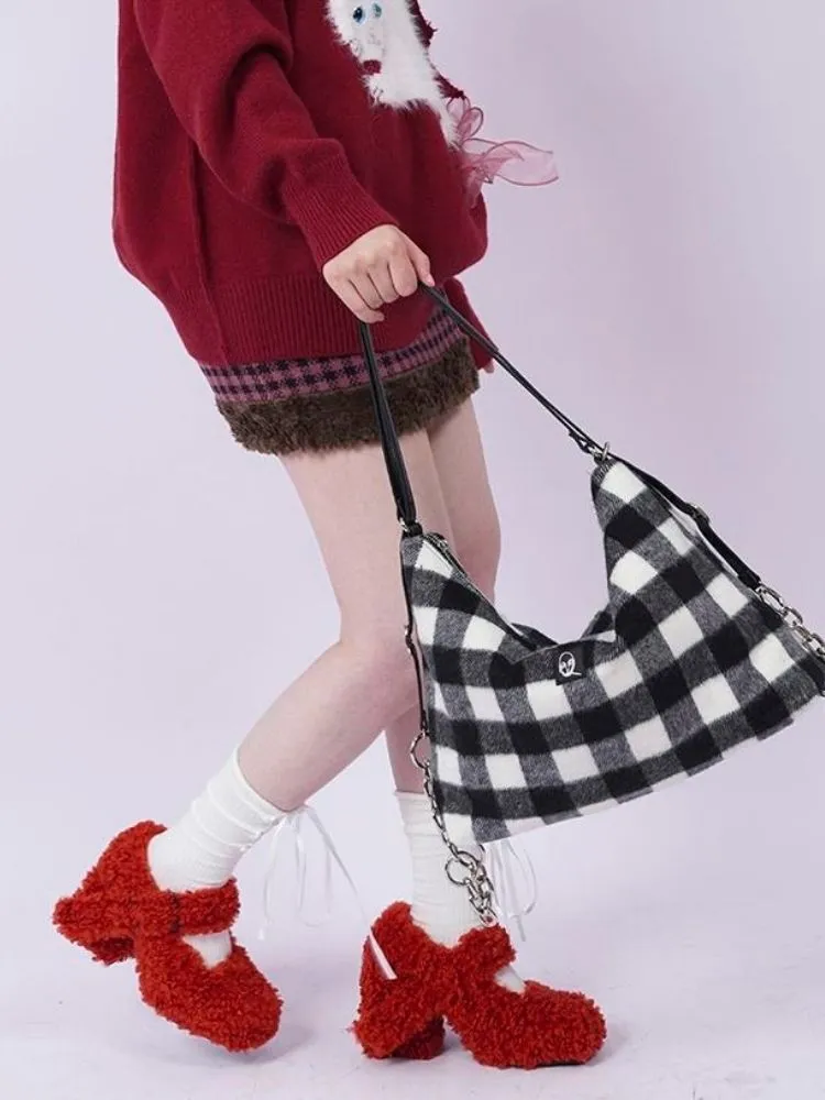 practical large-capacity school bag