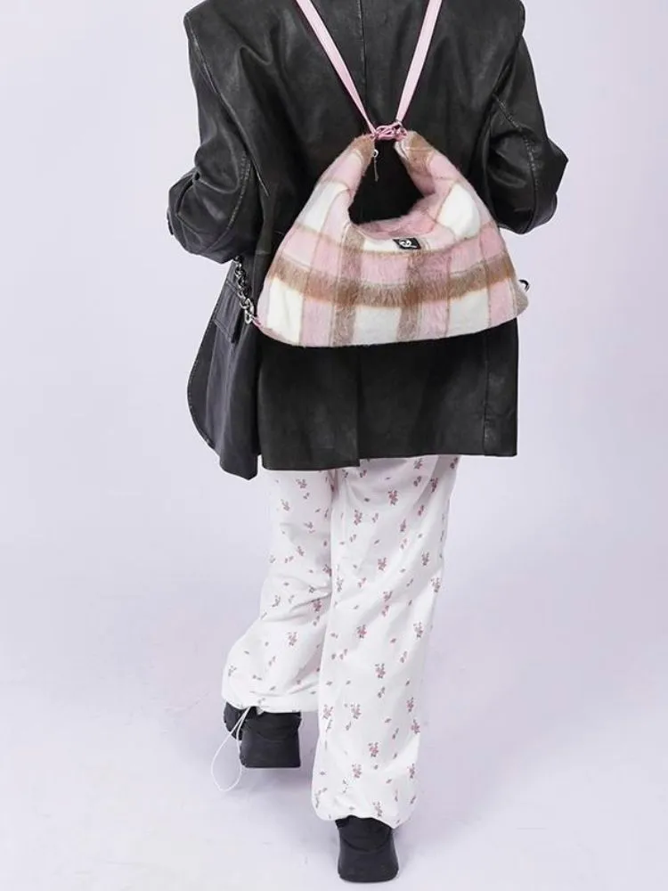 practical large-capacity school bag