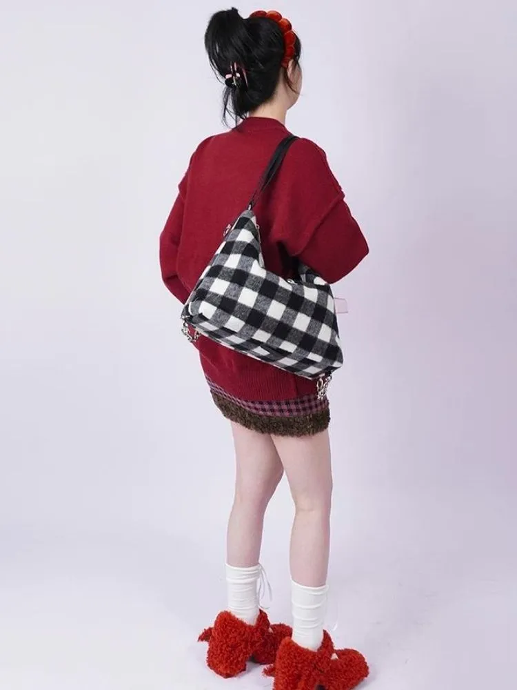 practical large-capacity school bag