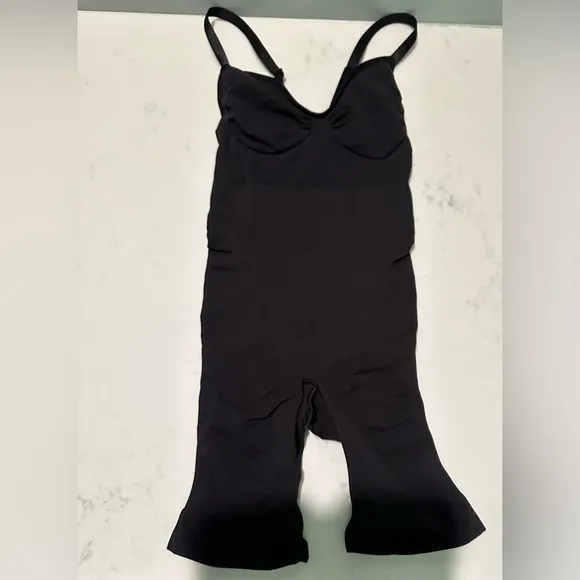 Skims Seamless Sculpt Mid Thigh Bodysuit Size S/M