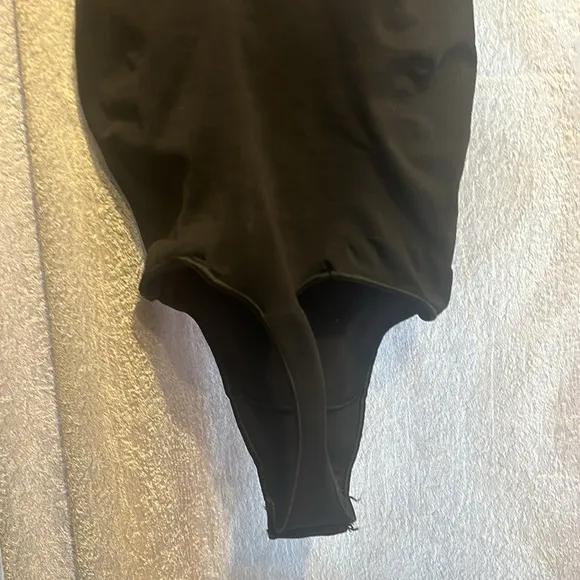 SKIMS seamless sculpt thong bodysuit size XL