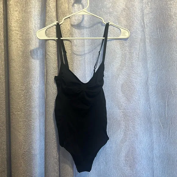 SKIMS seamless sculpt thong bodysuit size XL
