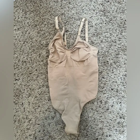 SKIMS Seamless Thong Sculpt Bodysuit in a light TAN color Sz L/XL