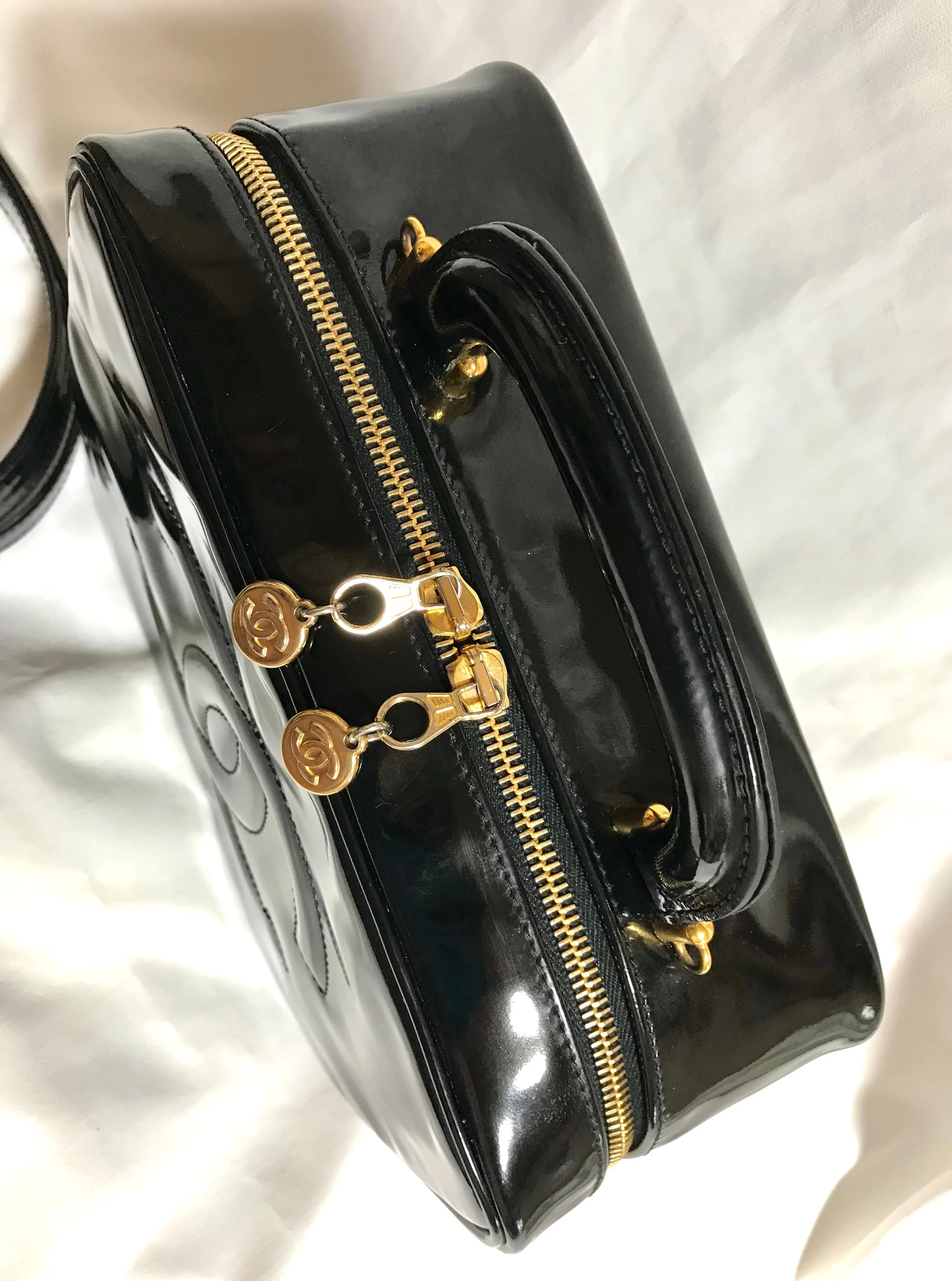 Vintage CHANEL patent enamel vanity bag, lunchbox shape shoulder bag with large CC stitch motif. 050320r5